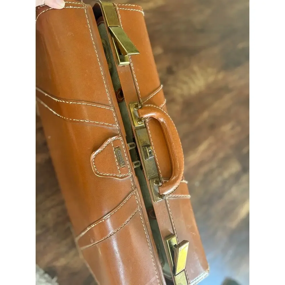 Vintage 1950s Towncraft Tan Leather Suitcase Train Case Linen Lined Brass Clasps